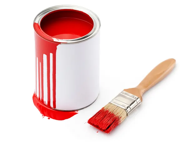 Lleno de pintura roja estaño cerca del pincel —  Fotos de Stock