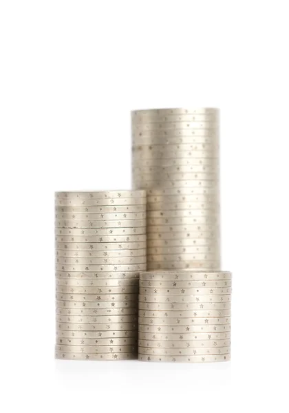 Silbermünzen stehen senkrecht in Säulen — Stockfoto