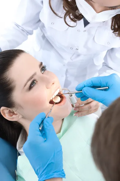 Treating carious teeth — Stock Photo, Image