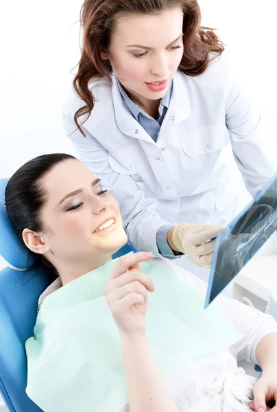 The patient is curious about the x ray photo of her teeth — Stock Photo, Image