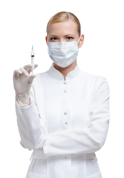 Mulher médica no respirador está pronta para dar uma injeção — Fotografia de Stock