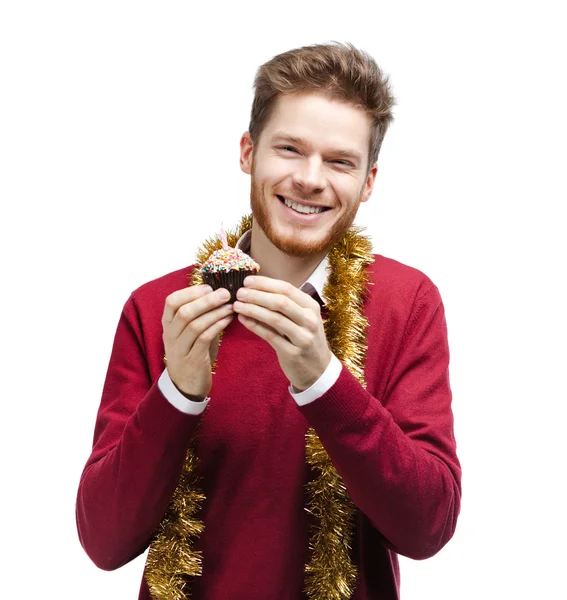 Usměvavý muž drží malý dort — Stock fotografie