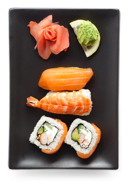 Черная тарелка с суши — стоковое фото