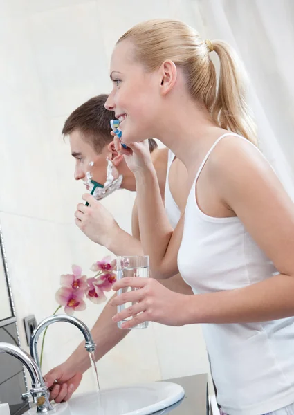 Married couple is in the bathroom — Stock Photo, Image