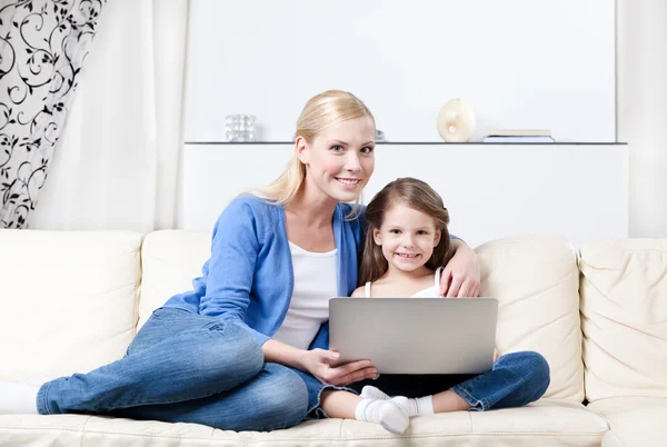 Little child surfs on the internet with her mom — Stock Photo, Image