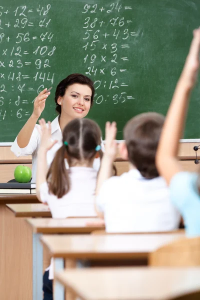 Teacher chooses pupils to answer the question — Stock Photo, Image