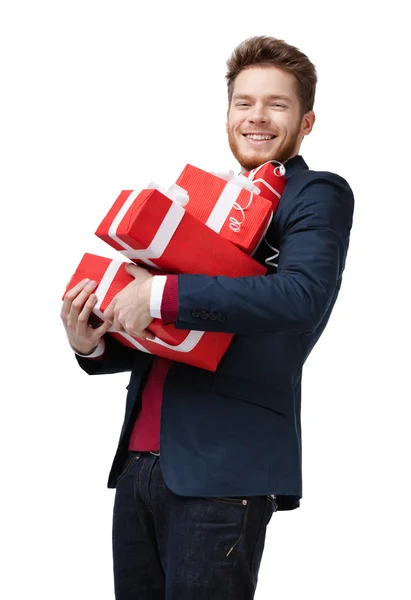 Genç adam bir sürü hediye taşıyor. — Stok fotoğraf
