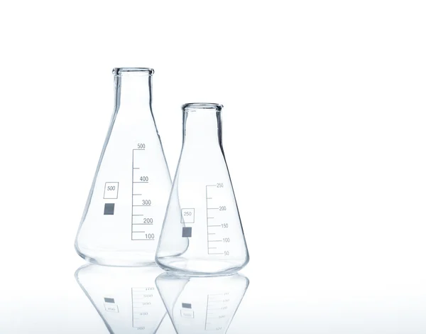 Two empty conical Erlenmeyer flasks — Stock Photo, Image