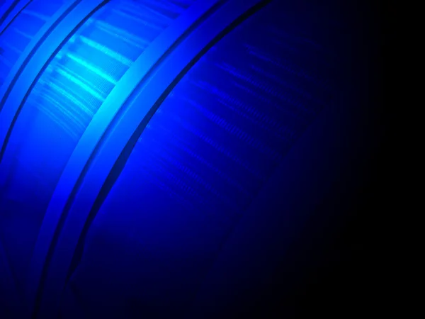 Luz de energía azul abstracta sobre construcción industrial, ciencia . — Foto de Stock