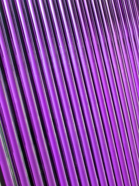 Violet glazen buis heap, zonnepaneel details. — Stockfoto