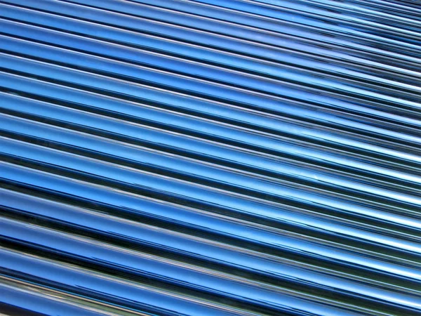 青いガラス管ヒープ、太陽電池パネルの詳細. — ストック写真