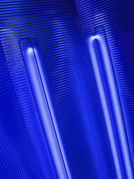 Energibesparande blå lampa lampa, power Detaljer. — Stockfoto