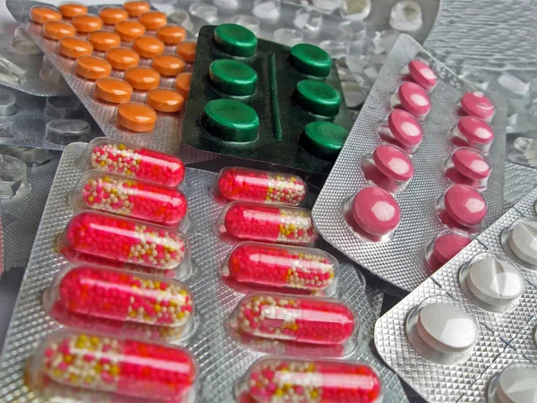 Nové lékařské antibiotika v plastových pack, aspirin rozmanitost podrobnosti. — Stock fotografie