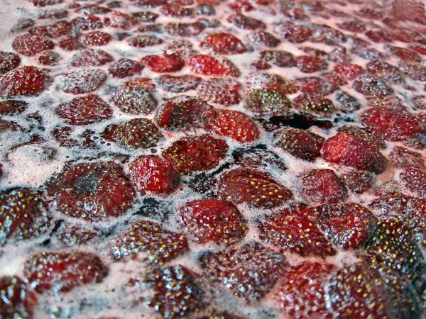 거품, 맛 있는 요리, confiture 딸기 보존. — 스톡 사진