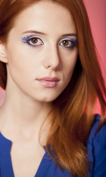 Porträt der schönen rothaarigen Mädchen mit Stil Make-up. — Stockfoto