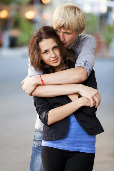 Young couple on the street of the city. — Stock Photo, Image