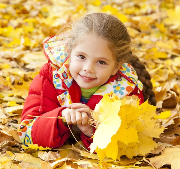 Child in autumn park. — Stock Photo, Image