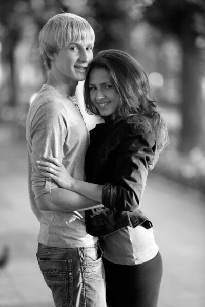 Young couple on the street of the city. — Stock Photo, Image