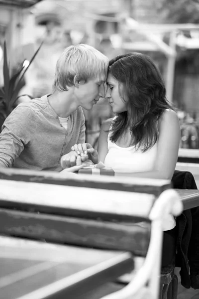 The young man and girl in the cafe — Stock Photo, Image