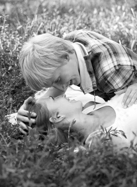 Young teenage couple in park. Photo in black and white style. — Stock Photo, Image