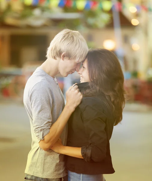 Young teen couple on the street — Stock Photo, Image