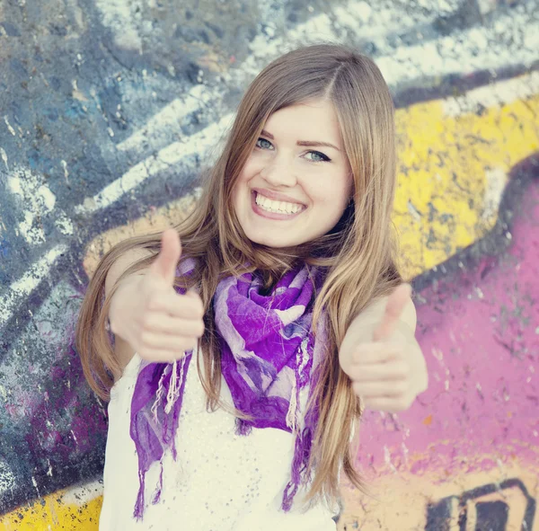 Style teen girl near graffiti wall. — Stock Photo, Image