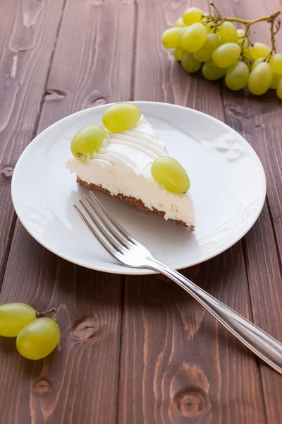 Торт з йогуртом з виноградом — стокове фото