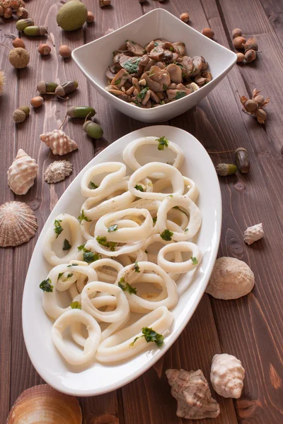 오징어 링과 버섯 — 스톡 사진