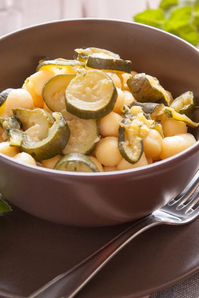 Gnocchi con zucchini — Stock Photo, Image