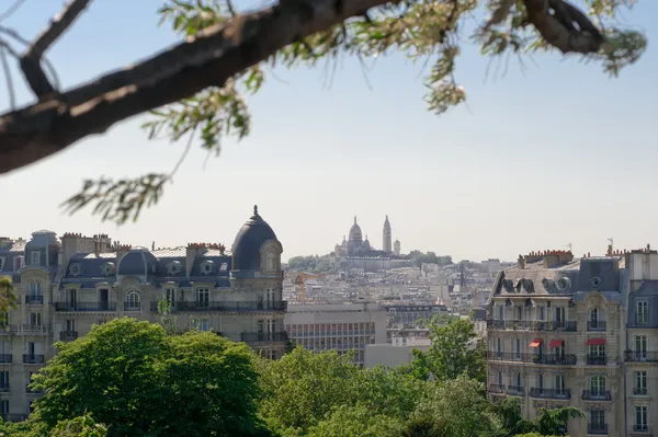 Μονμάρτρη θέα από buttes chaumont - Παρίσι — Φωτογραφία Αρχείου