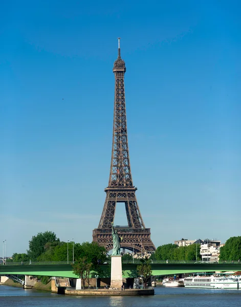 Эйфелева башня в Париже - Франция — стоковое фото