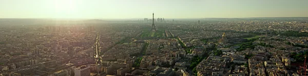 Menara Eiffel di Paris terlihat dari bangunan Montparnasse — Stok Foto