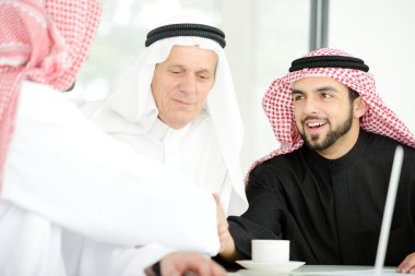 Arab business shaking hands clipart