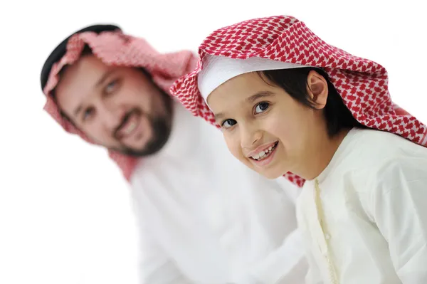 Niño y su padre con ropa tradicional de Oriente Medio —  Fotos de Stock