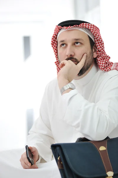 Portrét strach arabský obchodník — Stock fotografie