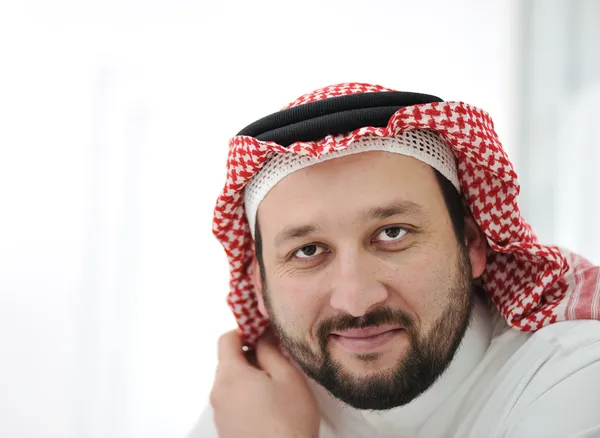 Portret van Arabische volwassen mannetje — Stockfoto