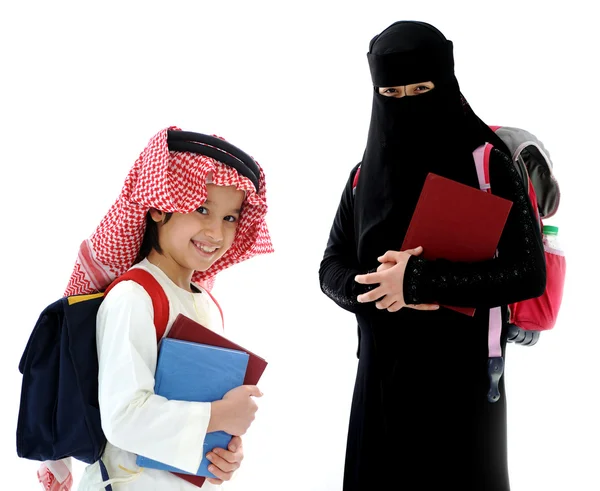 Středního východu dětí s batohu a kniha — Stock fotografie
