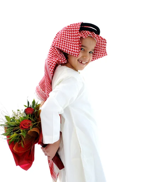 Ładny mały chłopiec ukrywa kwiaty behing jego w tył — Zdjęcie stockowe