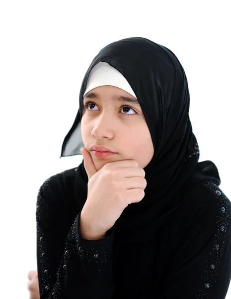 Arabiska flicka stående — Stockfoto