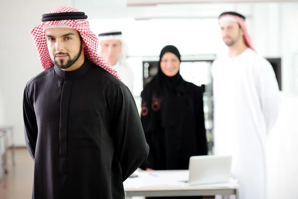 Negócios árabe reunião indoor — Fotografia de Stock
