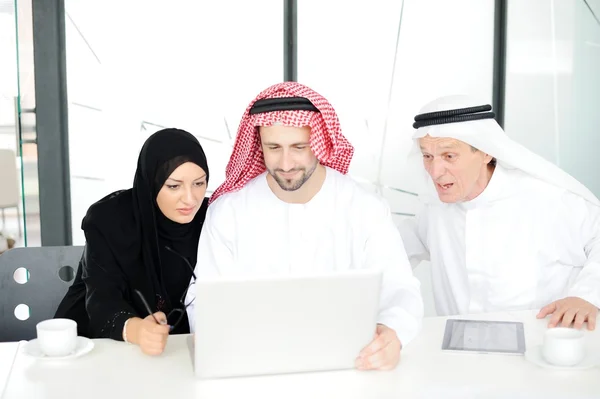 Muslim business at work — Stock Photo, Image