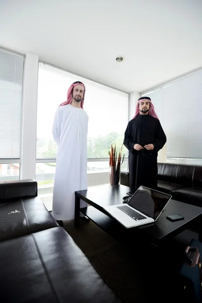 Moderner arabischer Geschäftsmann — Stockfoto