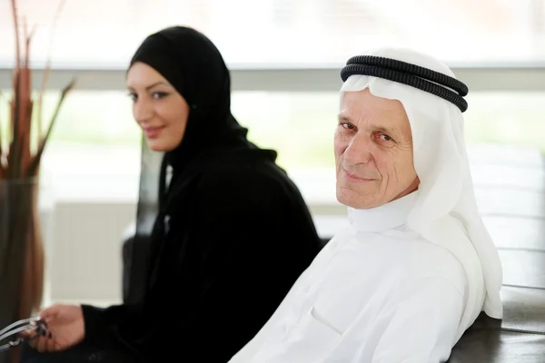 Two couple muslim on office — Stock Photo, Image