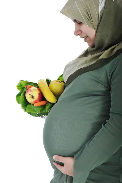 Schwangere Muslimin mit gesunder Ernährung — Stockfoto