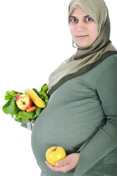 Mulher muçulmana grávida com alimentos saudáveis — Fotografia de Stock