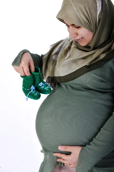 Mulher muçulmana grávida à espera de um bebê desejado — Fotografia de Stock