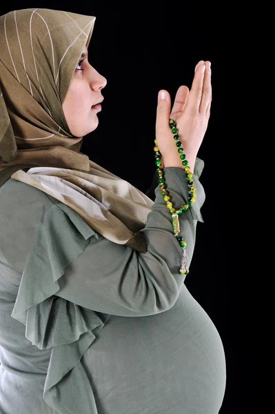祈りのイスラム教の女性妊娠中の肖像画 — ストック写真