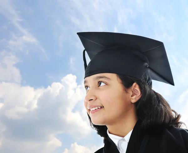 Diploma afstuderen weinig Arabisch student kind — Stockfoto