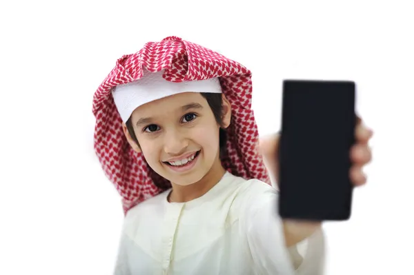 Bliskiego Wschodu dziecko z inteligentny telefon — Zdjęcie stockowe