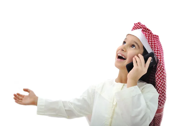 在斋月在电话上播放的阿拉伯语孩子 — 图库照片